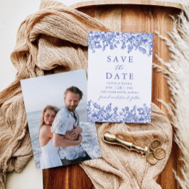 Moderne Elegante Blauwe Bloemenfoto Save the Date Kaart