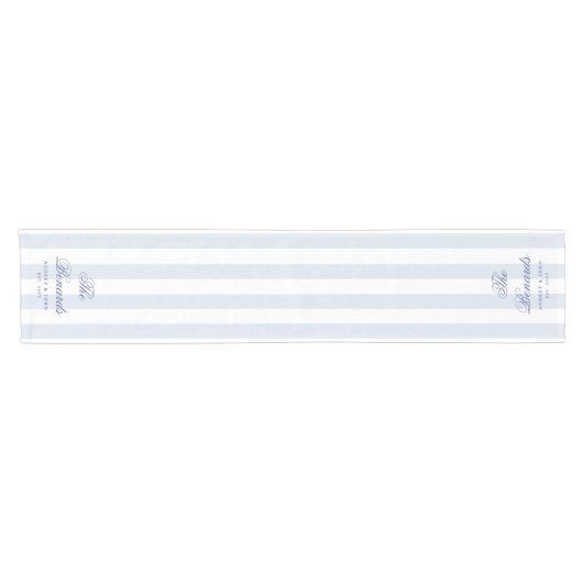 Moderne Elegante Blauwe Witte Strepen Script Bruil Korte Tafelloper (Horizontaal)