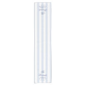 Moderne Elegante Blauwe Witte Strepen Script Bruil Korte Tafelloper (Voorkant)