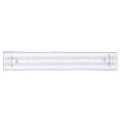 Moderne Elegante Blauwe Witte Strepen Script Bruil Lange Tafelloper (Horizontaal)