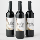 Moderne elegante bruid in trouwjurk Bruidsmeisjesf Wijn Etiket (Flessen)