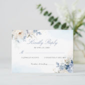 Moderne Elegante Dusty Blue Floral Wedding RSVP Ka (Staand voorkant)