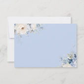 Moderne Elegante Dusty Blue Floral Wedding RSVP Ka (Achterkant)