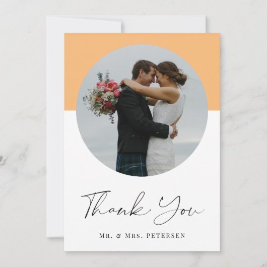 Moderne elegante, eenvoudige scriptfotobruiloft bedankkaart (Voorkant)