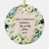 Moderne elegante eerste kerst getrouwd keramisch ornament (Voorkant)