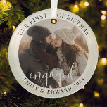 Moderne elegante eerste kerstverloofde foto glas ornament<br><div class="desc">Op maat ontworpen foto-ornament met "onze eerste kerst verloofde" modern eenvoudig ontwerp met gepersonaliseerde foto,  naam en jaar.</div>