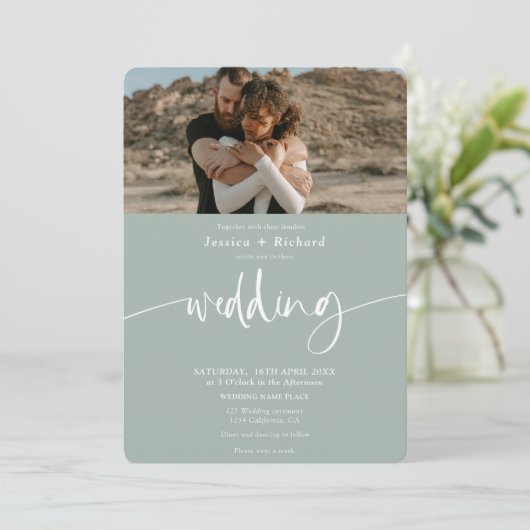 Moderne elegante eucalyptus trouwscriptfoto's kaart (Staand voorkant)