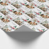 Moderne Elegante Familiefoto & Rode Berry Kerstmis Cadeaupapier (Hoek)