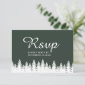 Moderne Elegante Forest Green White Winter Wedding RSVP Kaartje (Staand voorkant)