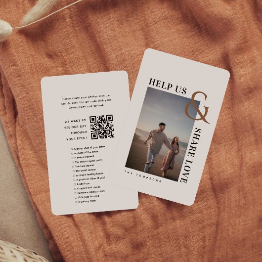 Moderne elegante foto's maken de Love QR-code vast Informatiekaartje