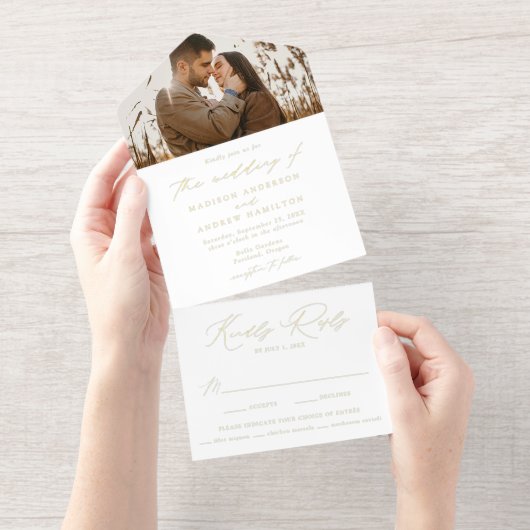 Moderne Elegante Gouden Folie Script Fotobruiloft All In One Uitnodiging (Uittrekbaar)