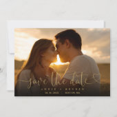Moderne Elegante Gouden Hart Script Foto Bruiloft Save The Date (Voorkant)