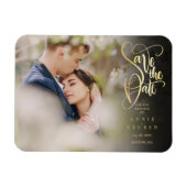 Moderne Elegante Gouden Script Foto Save the Date Magneet (Horizontaal)