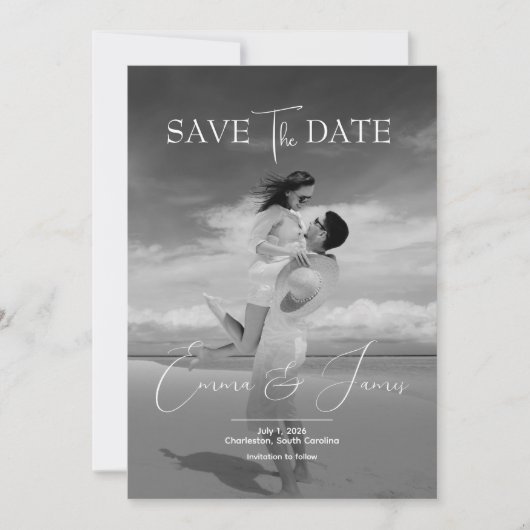 Moderne Elegante Grijsgetinte Trouwfoto met Script Save The Date (Voorkant)