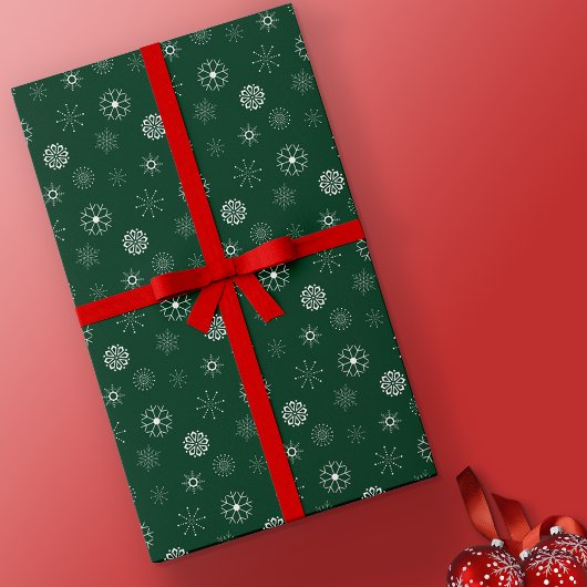 Moderne Elegante Groene & Witte Sneeuwvlokken Kers Cadeaupapier