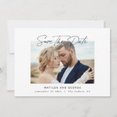 Moderne elegante huwelijksuitnodiging in script save the date (Voorkant)