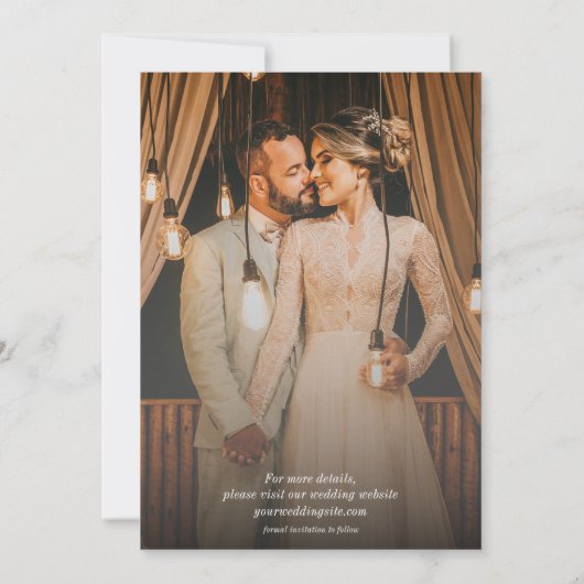 Moderne Elegante Kalligrafie Foto Huwelijksportret Save The Date (Achterkant)