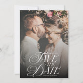 Moderne Elegante Kalligrafie Verticale Fotobruilof Save The Date (Voorkant)