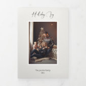 Moderne Elegante Kerstvreugde Script Foto Drieluik Kaart (Cover)
