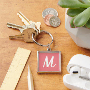 Moderne Elegante Koraalroze en Witte Monogram Sleutelhanger