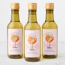 Moderne Elegante Liefde bij Eerste Spritz Vrijgeze Wijn Etiket