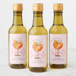 Moderne Elegante Liefde bij Eerste Spritz Vrijgeze Wijn Etiket