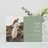 Moderne elegante minimalistische salie groene brui save the date (Staand voorkant)