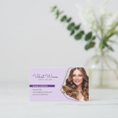 Moderne Elegante Paarse Haar Stylist Make-up QR Co Visitekaartje (Staand voorkant)