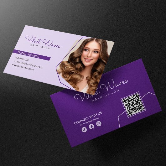 Moderne Elegante Paarse Haar Stylist Make-up QR Co Visitekaartje