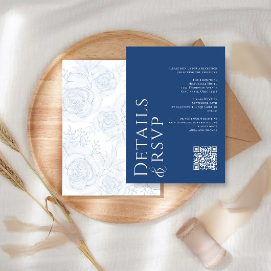 Moderne Elegante QR Code RSVP Details Blauwe Bloem Informatiekaartje