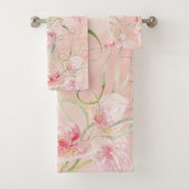 Moderne elegante roze vrede lelies op perzik zijde bad handdoek (Insitu)