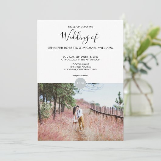 Moderne elegante rustieke monogram foto Bruiloft Kaart (Staand voorkant)