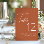 Moderne Elegante Rustieke Terracotta Script Weddin Kaart<br><div class="desc">Modern en elegant tafelnummer met rustieke terracotta met kalligrafiescript en modern typografienummer. Geweldig voor bruiloften of uw volgende speciale gelegenheden.</div>