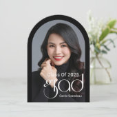 Moderne Elegante Script Arch Foto Graduation Party Kaart (Staand voorkant)