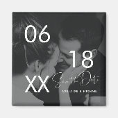 Moderne Elegante Script Koppel Foto Save the Date Magneet (Voorkant)