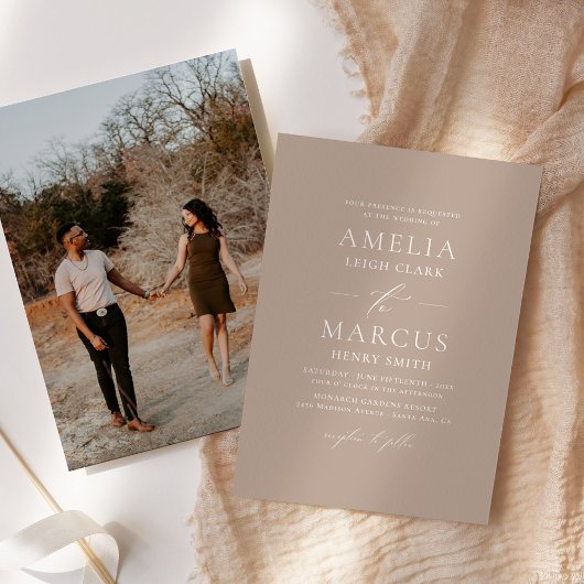 Moderne Elegante Script Licht Taupe Bruiloft Kaart