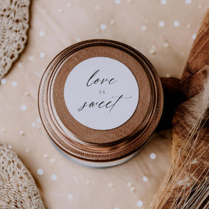 Moderne Elegante Script Love Is Sweet Gefallen Ronde Sticker
