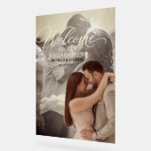 Moderne elegante script verlovingsfoto welkom acryl bord (Hoek)