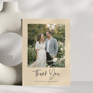 Moderne Elegante Script Zwart Beige Foto Bruiloft Bedankkaart