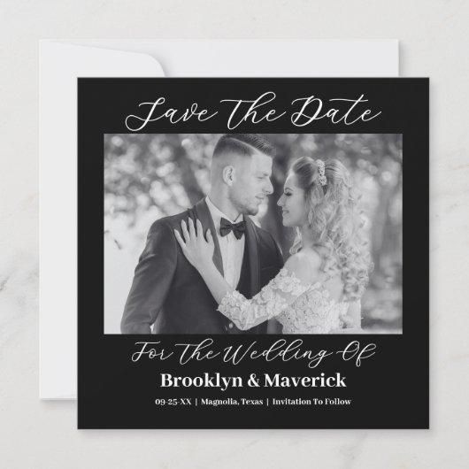 Moderne Elegante Script Zwart Witte Trouwfoto Save The Date (Voorkant)