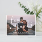 Moderne, elegante scriptfotobruiloft bedankkaart (Staand voorkant)