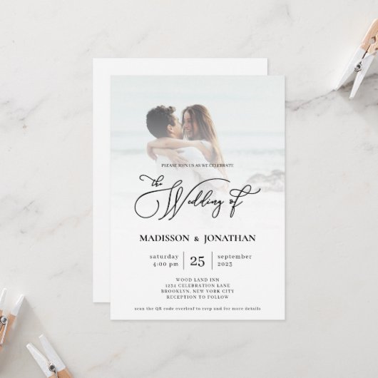 Moderne Elegante Scriptie Foto QR Code Huwelijk Kaart (Voorkant / Achterkant in situ)