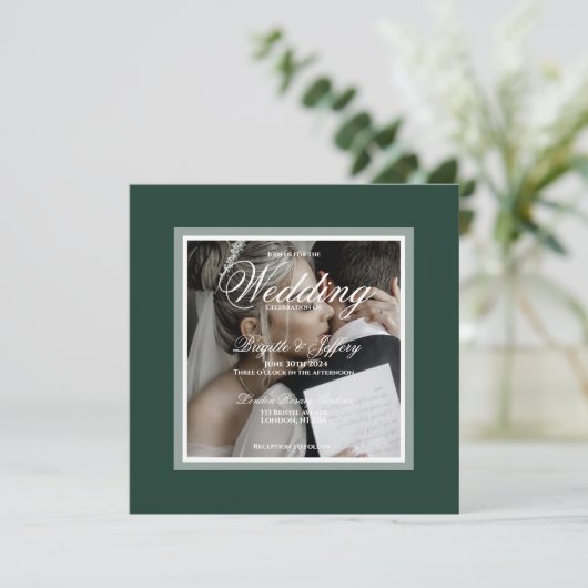 Moderne Elegante Smaragdgroene en Witte Huwelijk Kaart (Staand voorkant)