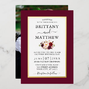 Moderne Elegante Trouwfoto Burgundy Bloemen Goud Folie Uitnodiging