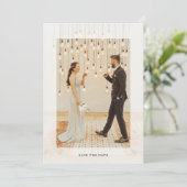 Moderne Elegante Trouwfoto Save The Date (Staand voorkant)