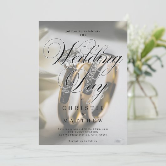 Moderne Elegante Trouwringen Uitnodiging (Staand voorkant)