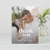 Moderne elegante typografie Eenvoudige trouwfoto Bedankkaart (Staand voorkant)