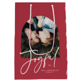 Moderne elegante typografie rood vrolijk kerstfees medium cadeauzakje (Achterkant)