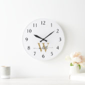 Moderne Elegante Witte Gouden Initiaal Naam Script Grote Klok (Huis)