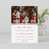 Moderne Elegante Witte Kant Foto Opslaan De Datum Folie Uitnodiging (Staand Voorkant)